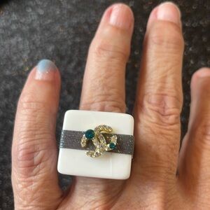 🔥handcrafted huge white flat head lucite ring embellished detail stunning